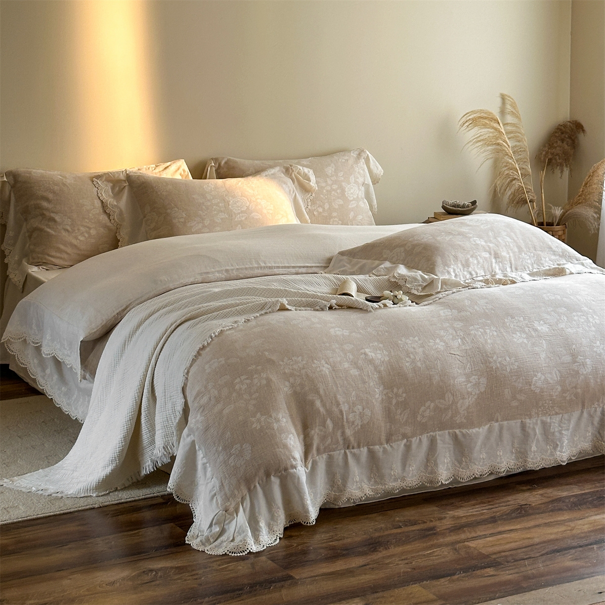 91家纺网 家纺一手货源 找家纺 （总）爱丽丝 2026新款棉麻双层纱四件套-柔枝繁香花边款