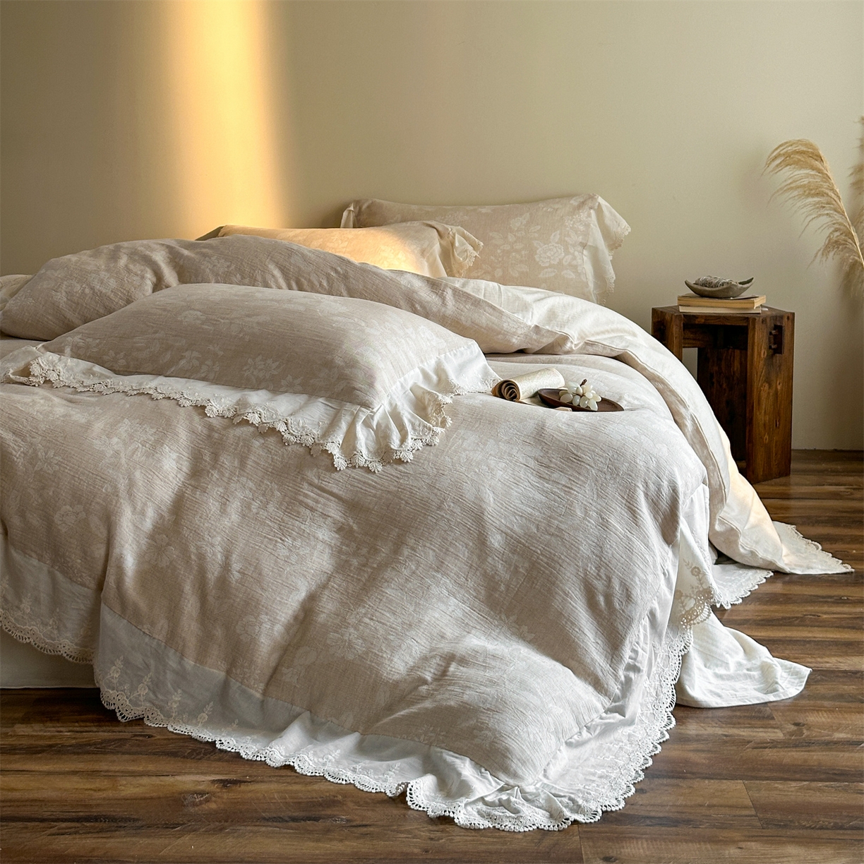 91家纺网 家纺一手货源 找家纺 （总）爱丽丝 2026新款棉麻双层纱四件套-柔枝繁香花边款