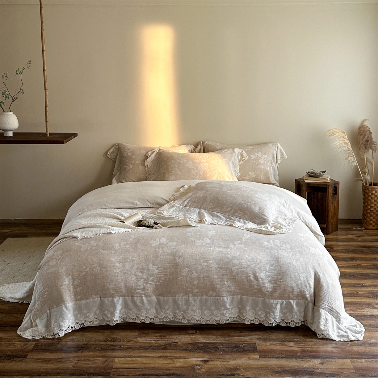 91家纺网 家纺一手货源 找家纺 （总）爱丽丝 2026新款棉麻双层纱四件套-素枝含香花边款