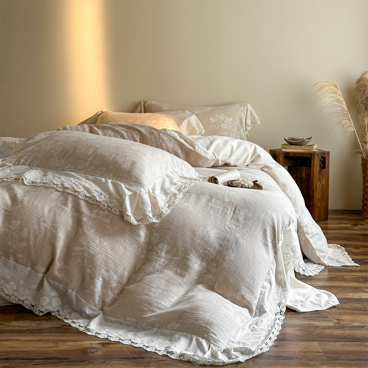 91家纺网 家纺一手货源 找家纺 （总）爱丽丝 2026新款棉麻双层纱四件套-素枝含香花边款