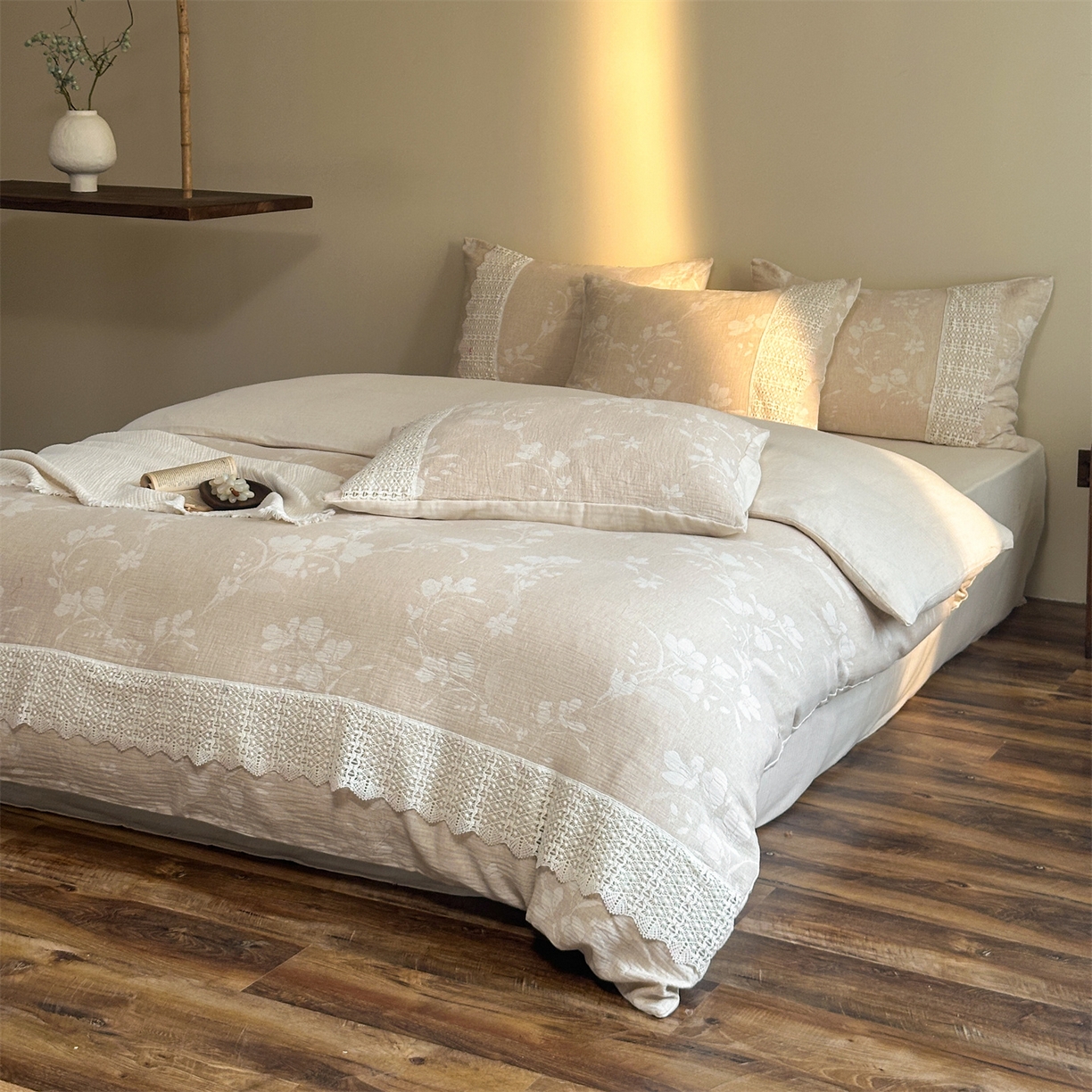 91家纺网 家纺一手货源 找家纺 （总）爱丽丝 2026新款棉麻双层纱四件套-素枝木兮花边款