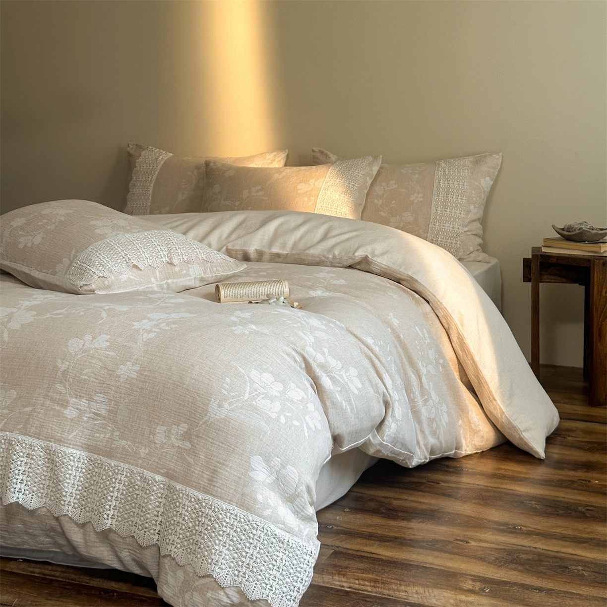 91家纺网 家纺一手货源 找家纺 （总）爱丽丝 2026新款棉麻双层纱四件套-素枝木兮花边款