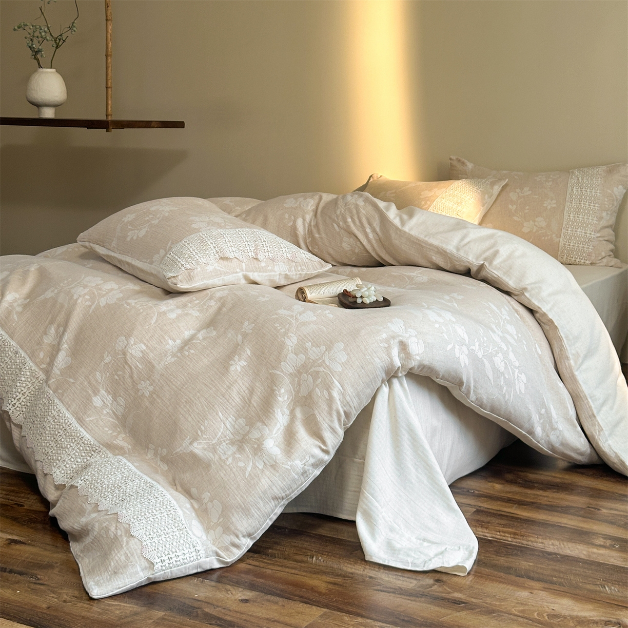 91家纺网 家纺一手货源 找家纺 （总）爱丽丝 2026新款棉麻双层纱四件套-素枝木兮花边款