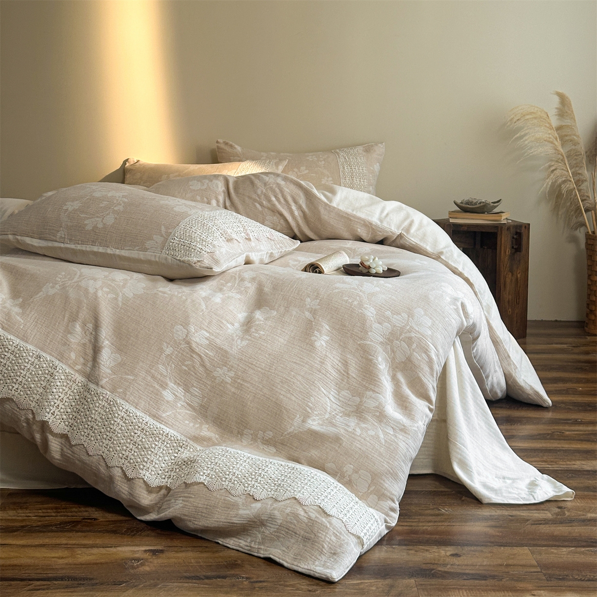 91家纺网 家纺一手货源 找家纺 （总）爱丽丝 2026新款棉麻双层纱四件套-素枝木兮花边款