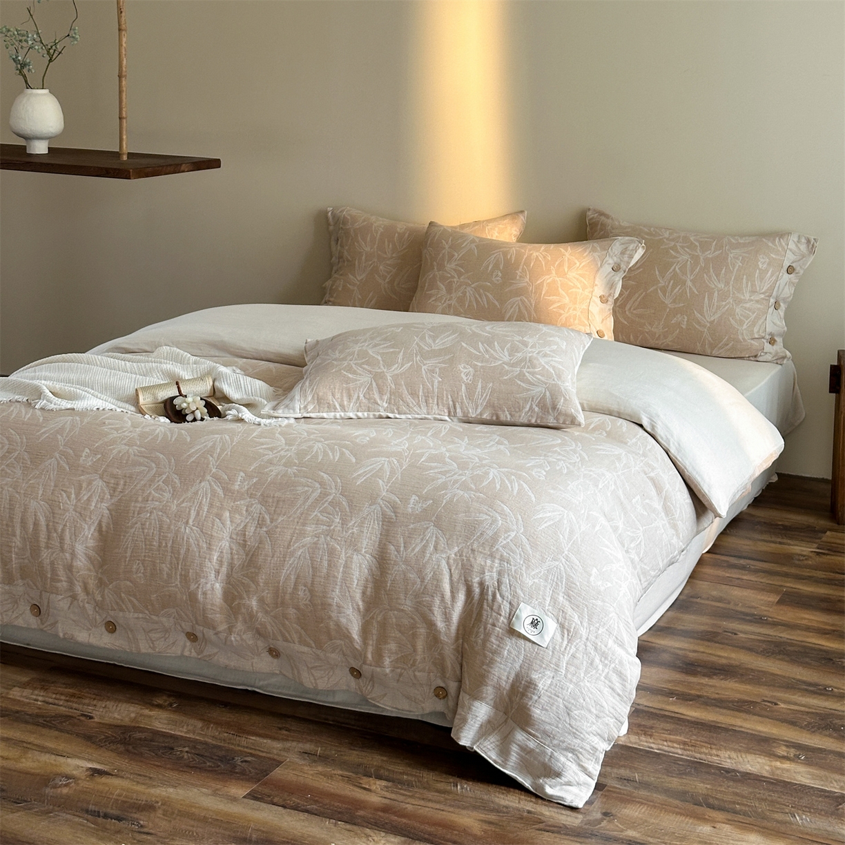 91家纺网 家纺一手货源 找家纺 （总）爱丽丝 2026新款棉麻双层纱四件套-竹影栖蝶纽扣款