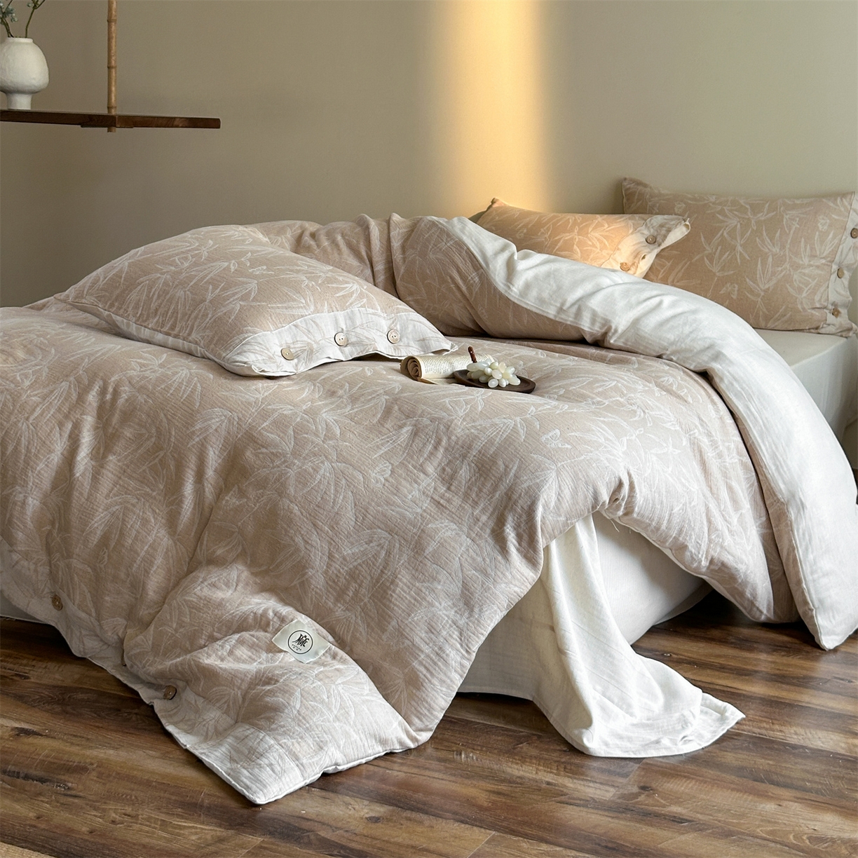 91家纺网 家纺一手货源 找家纺 （总）爱丽丝 2026新款棉麻双层纱四件套-竹影栖蝶纽扣款