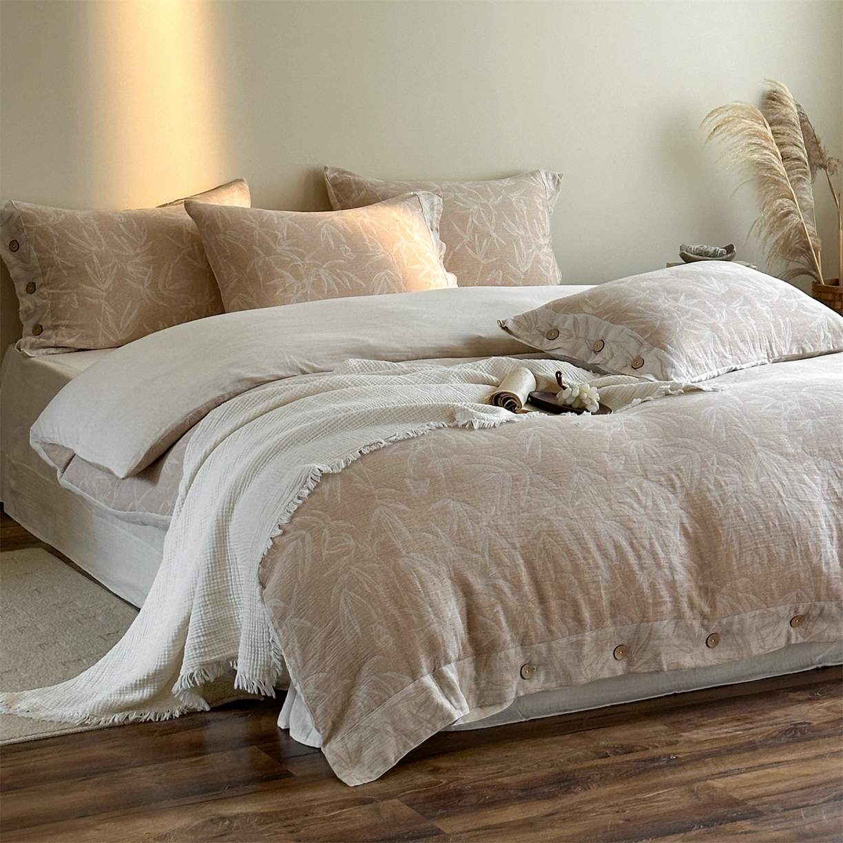 91家纺网 家纺一手货源 找家纺 （总）爱丽丝 2026新款棉麻双层纱四件套-竹影栖蝶纽扣款