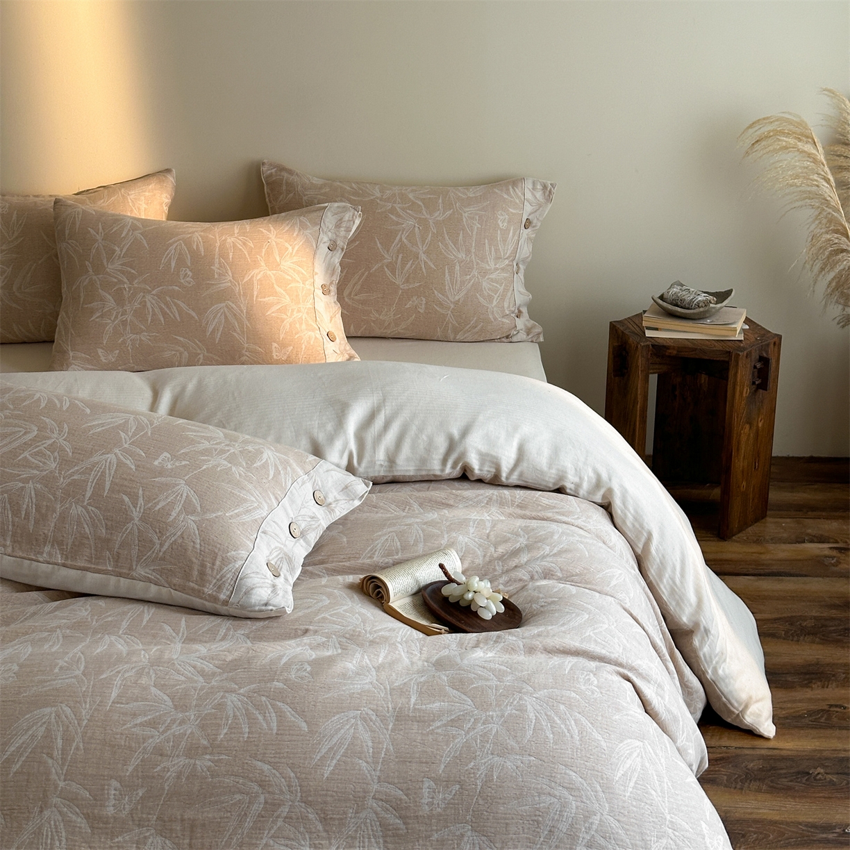 91家纺网 家纺一手货源 找家纺 （总）爱丽丝 2026新款棉麻双层纱四件套-竹影栖蝶纽扣款