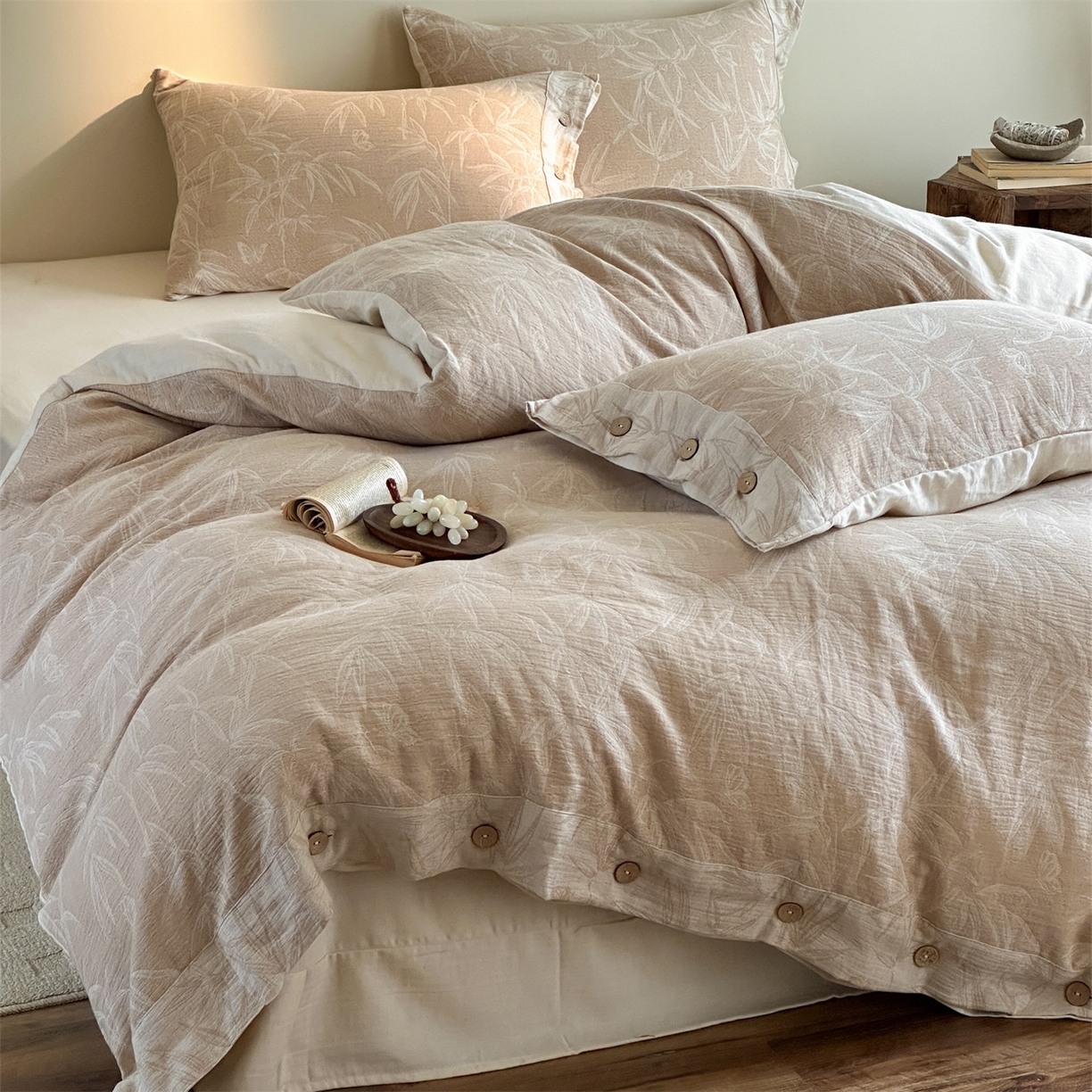 91家纺网 家纺一手货源 找家纺 （总）爱丽丝 2026新款棉麻双层纱四件套-竹影栖蝶纽扣款