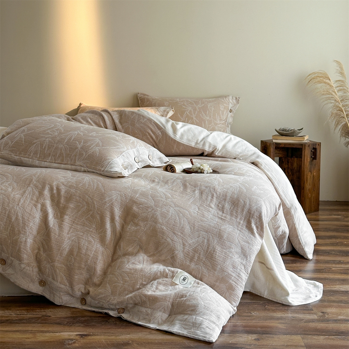 91家纺网 家纺一手货源 找家纺 （总）爱丽丝 2026新款棉麻双层纱四件套-竹影栖蝶纽扣款