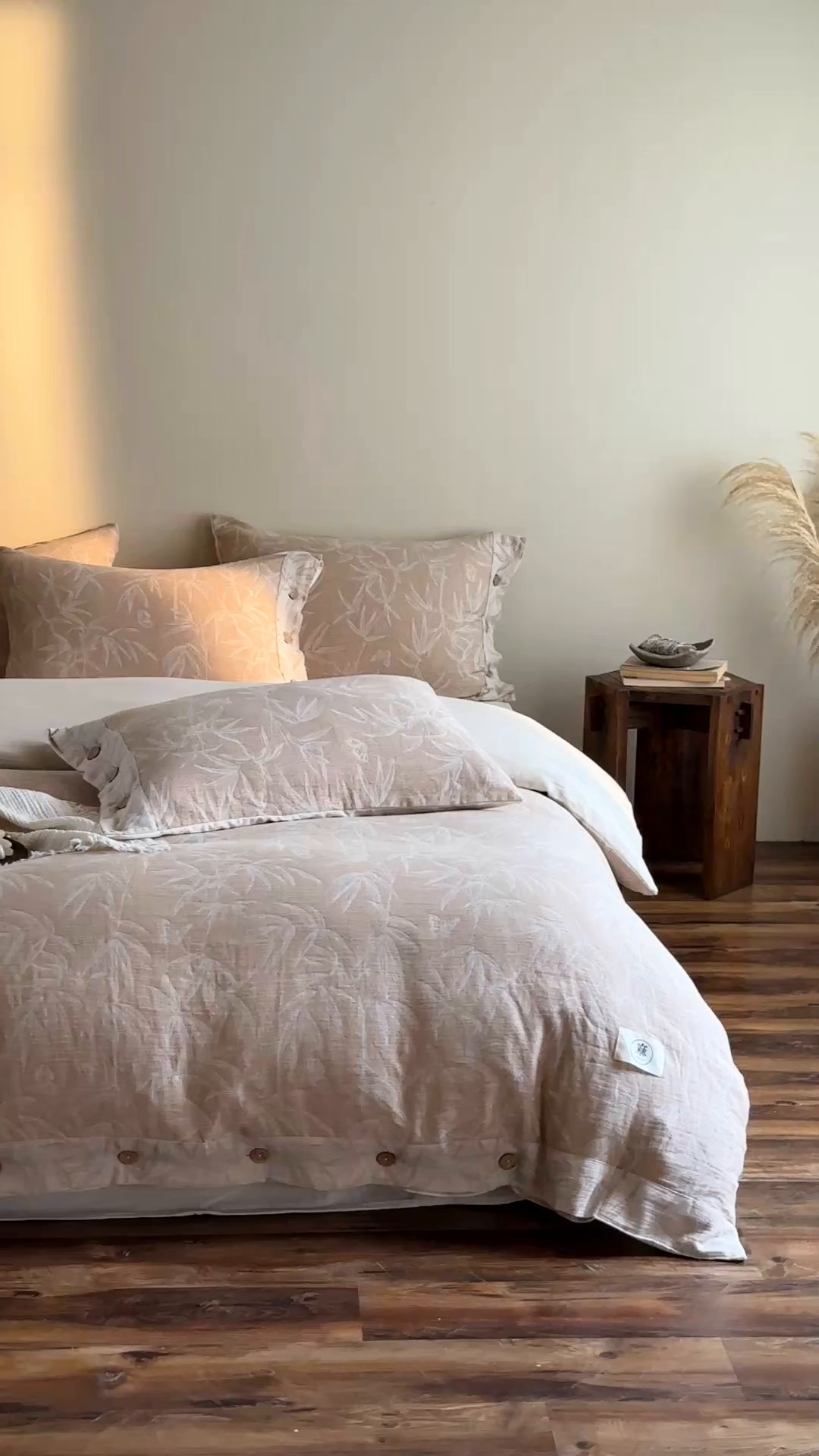 91家纺网 家纺一手货源 找家纺 （总）爱丽丝 2026新款棉麻双层纱四件套-竹影栖蝶纽扣款