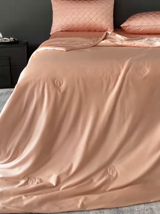 91家纺网 家纺一手货源 找家纺 阿那亚 2026新款冰萃凉感硅胶凉席三件套夏被四件套 玫瑰粉