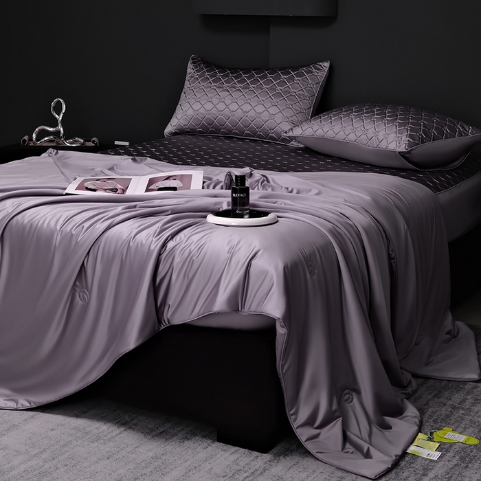 91家纺网 家纺一手货源 找家纺 阿那亚 2026新款冰萃凉感硅胶凉席三件套夏被四件套 凝夜紫