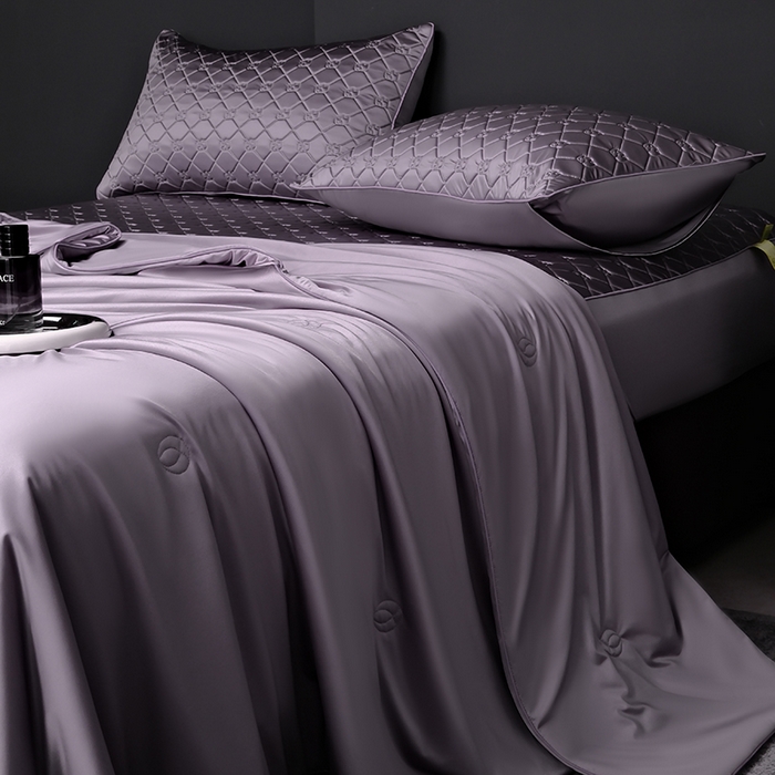 91家纺网 家纺一手货源 找家纺 阿那亚 2026新款冰萃凉感硅胶凉席三件套夏被四件套 凝夜紫