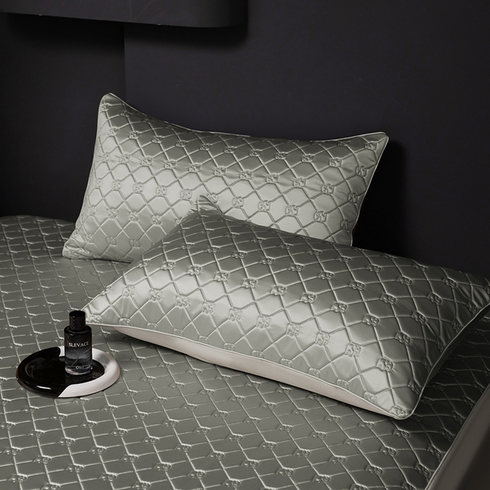 91家纺网 家纺一手货源 找家纺 阿那亚 2026新款冰萃凉感硅胶凉席三件套夏被四件套 松茶灰