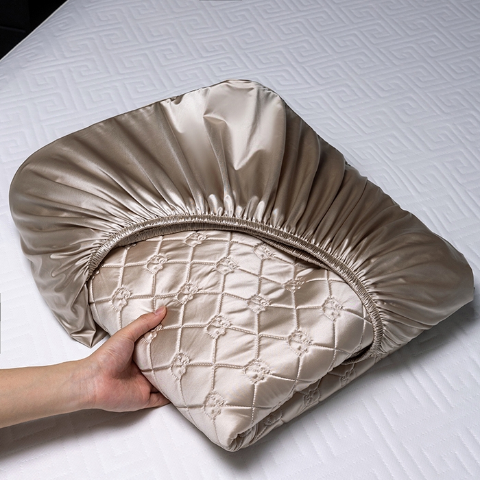 91家纺网 家纺一手货源 找家纺 阿那亚 2026新款冰萃凉感硅胶凉席三件套夏被四件套 香槟金