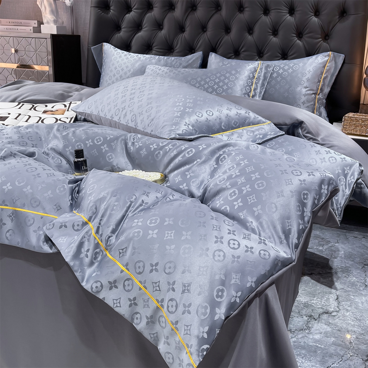 91家纺网 家纺一手货源 找家纺 经年 2026新款60S贡缎提花水洗真丝四件套 艾诺维-浅石灰