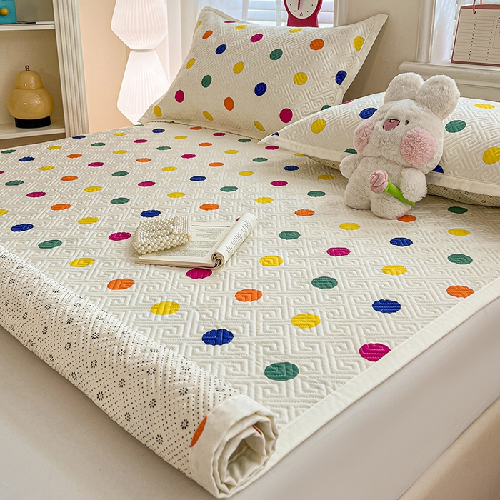 91家纺网 家纺一手货源 找家纺 忆生活家纺 2026新款A类全棉老粗布软凉席夹棉床盖可机洗 彩色波点