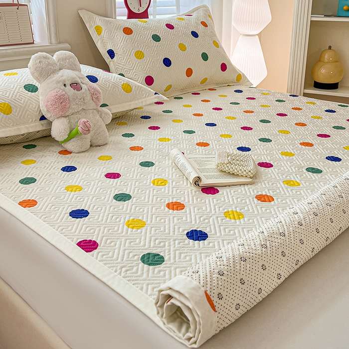 91家纺网 家纺一手货源 找家纺 忆生活家纺 2026新款A类全棉老粗布软凉席夹棉床盖可机洗 彩色波点