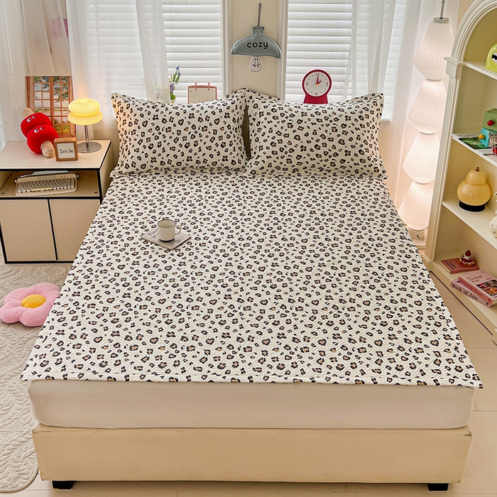 91家纺网 家纺一手货源 找家纺 忆生活家纺 2026新款A类全棉老粗布软凉席夹棉床盖可机洗 豹纹