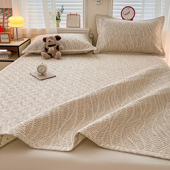 91家纺网 家纺一手货源 找家纺 忆生活家纺 2026新款A类全棉老粗布软凉席夹棉床盖可机洗 海草