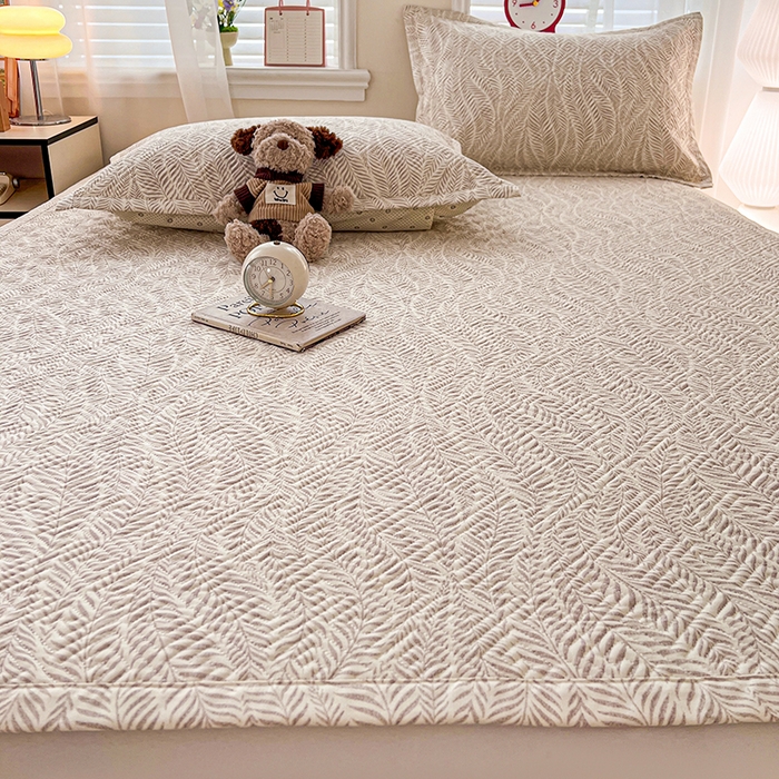 91家纺网 家纺一手货源 找家纺 忆生活家纺 2026新款A类全棉老粗布软凉席夹棉床盖可机洗 海草