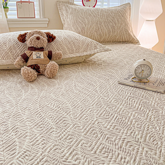 91家纺网 家纺一手货源 找家纺 忆生活家纺 2026新款A类全棉老粗布软凉席夹棉床盖可机洗 海草