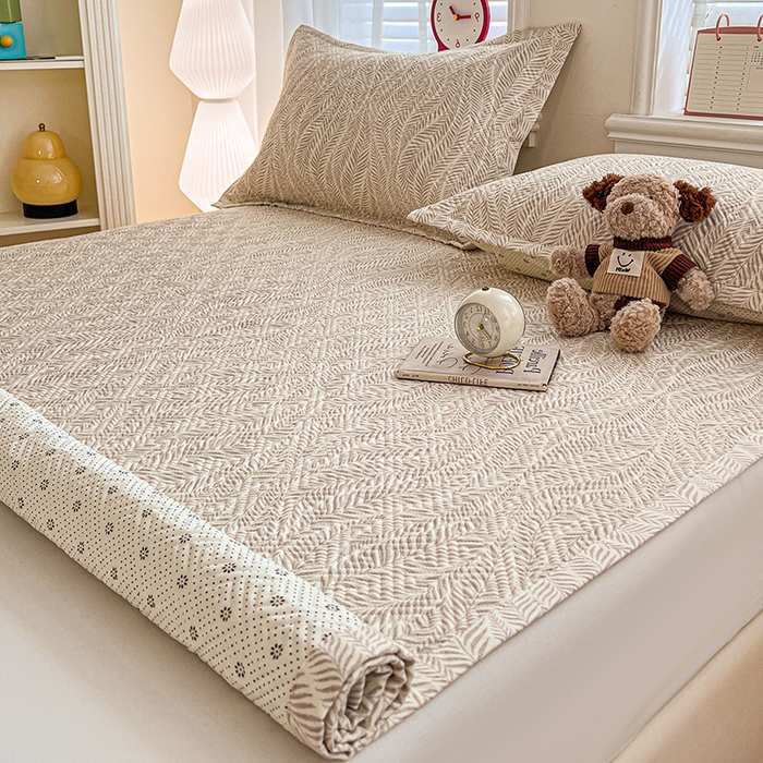 91家纺网 家纺一手货源 找家纺 忆生活家纺 2026新款A类全棉老粗布软凉席夹棉床盖可机洗 海草