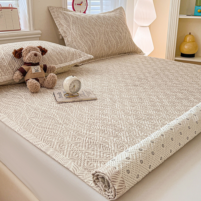 91家纺网 家纺一手货源 找家纺 忆生活家纺 2026新款A类全棉老粗布软凉席夹棉床盖可机洗 海草