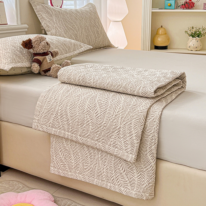 91家纺网 家纺一手货源 找家纺 忆生活家纺 2026新款A类全棉老粗布软凉席夹棉床盖可机洗 海草