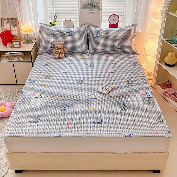 91家纺网 家纺一手货源 找家纺 忆生活家纺 2026新款A类全棉老粗布软凉席夹棉床盖可机洗 蓝格龙宝