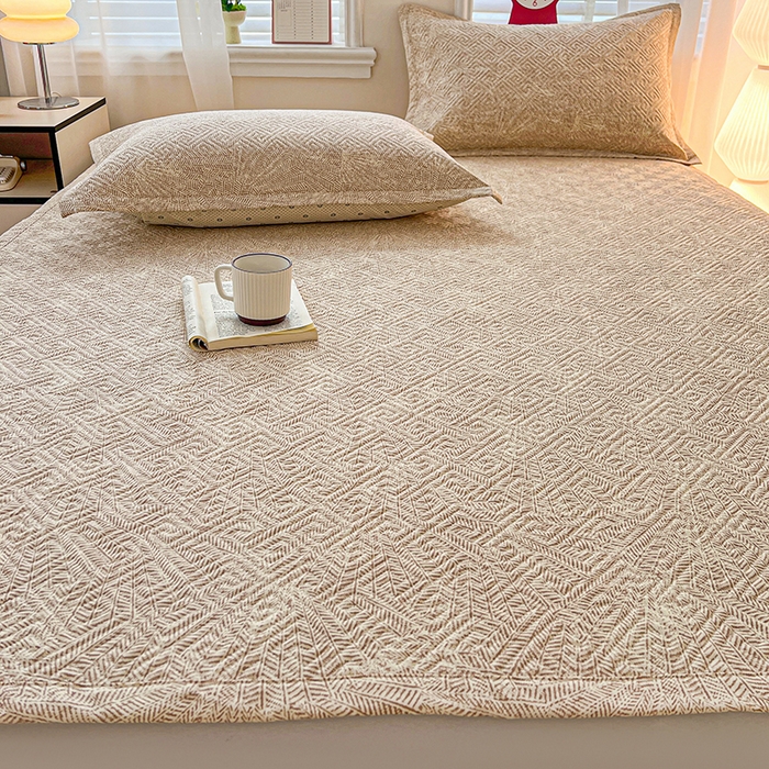 91家纺网 家纺一手货源 找家纺 忆生活家纺 2026新款A类全棉老粗布软凉席夹棉床盖可机洗 麦浪织纹