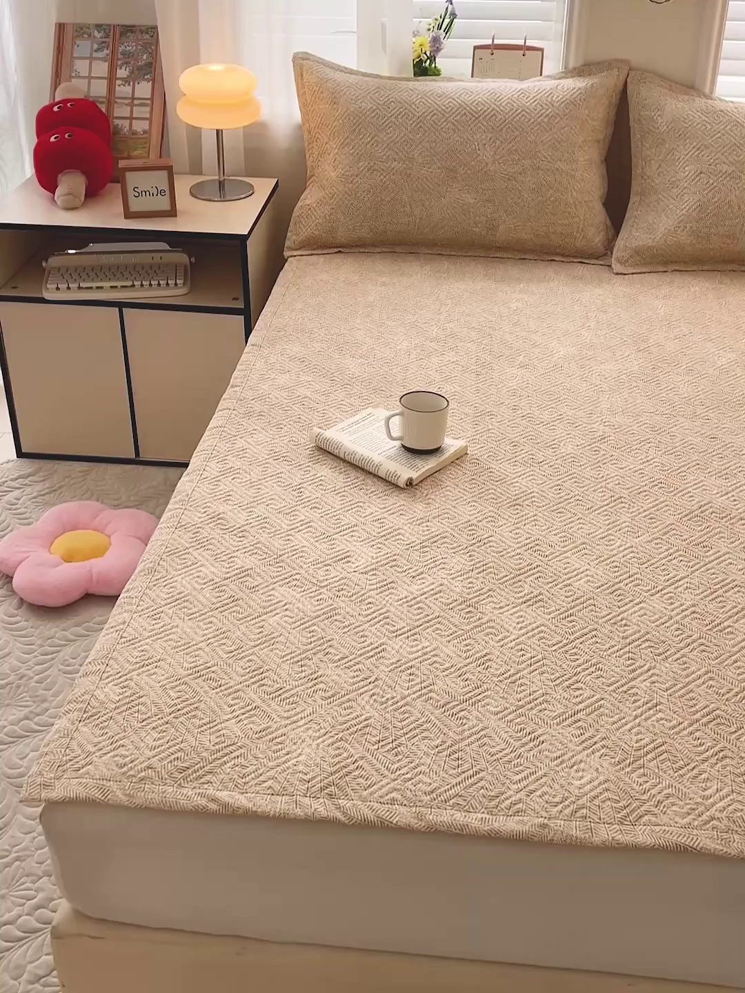 91家纺网 家纺一手货源 找家纺 忆生活家纺 2026新款A类全棉老粗布软凉席夹棉床盖可机洗 麦浪织纹