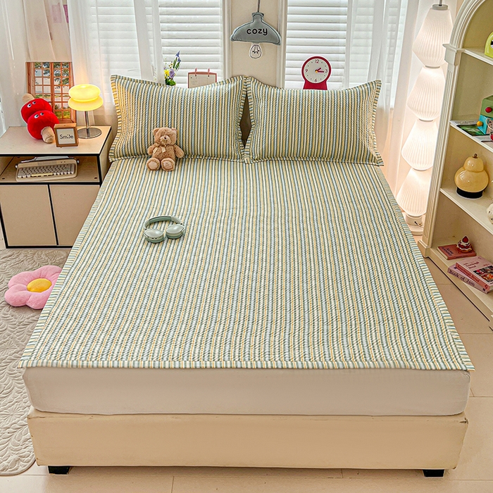 91家纺网 家纺一手货源 找家纺 忆生活家纺 2026新款A类全棉老粗布软凉席夹棉床盖可机洗 条纹绿