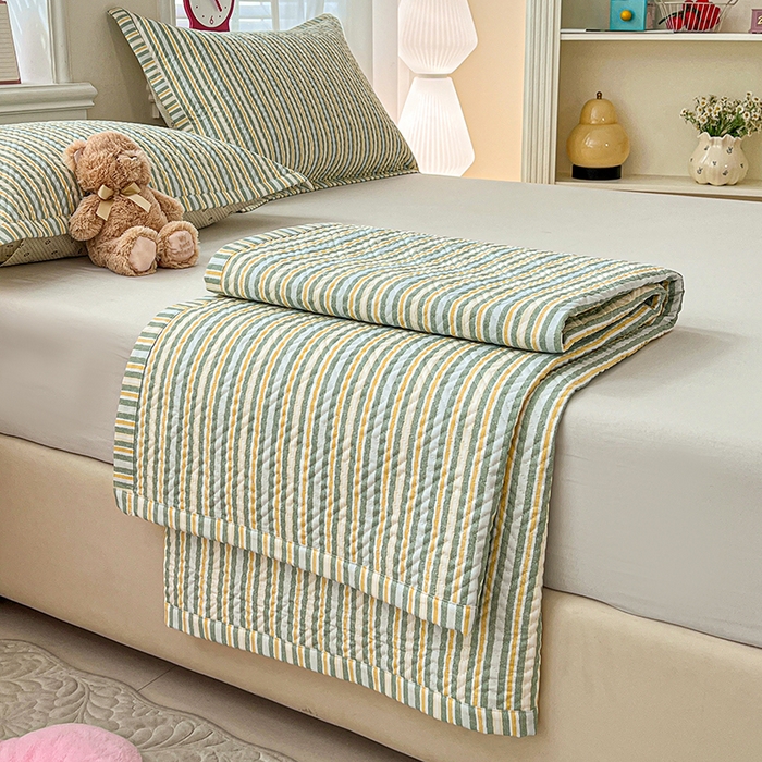 91家纺网 家纺一手货源 找家纺 忆生活家纺 2026新款A类全棉老粗布软凉席夹棉床盖可机洗 条纹绿