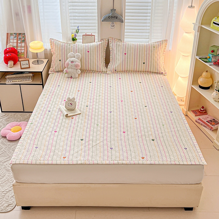 91家纺网 家纺一手货源 找家纺 忆生活家纺 2026新款A类全棉老粗布软凉席夹棉床盖可机洗 小爱心