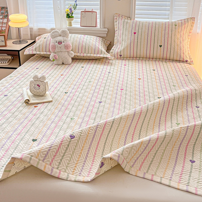 91家纺网 家纺一手货源 找家纺 忆生活家纺 2026新款A类全棉老粗布软凉席夹棉床盖可机洗 小爱心