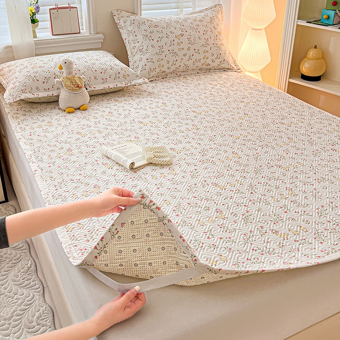 91家纺网 家纺一手货源 找家纺 忆生活家纺 2026新款A类全棉老粗布软凉席夹棉床盖可机洗 鸭鸭春游