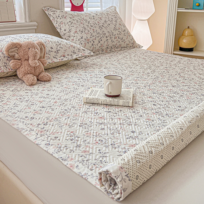 91家纺网 家纺一手货源 找家纺 忆生活家纺 2026新款A类全棉老粗布软凉席夹棉床盖可机洗 叶语