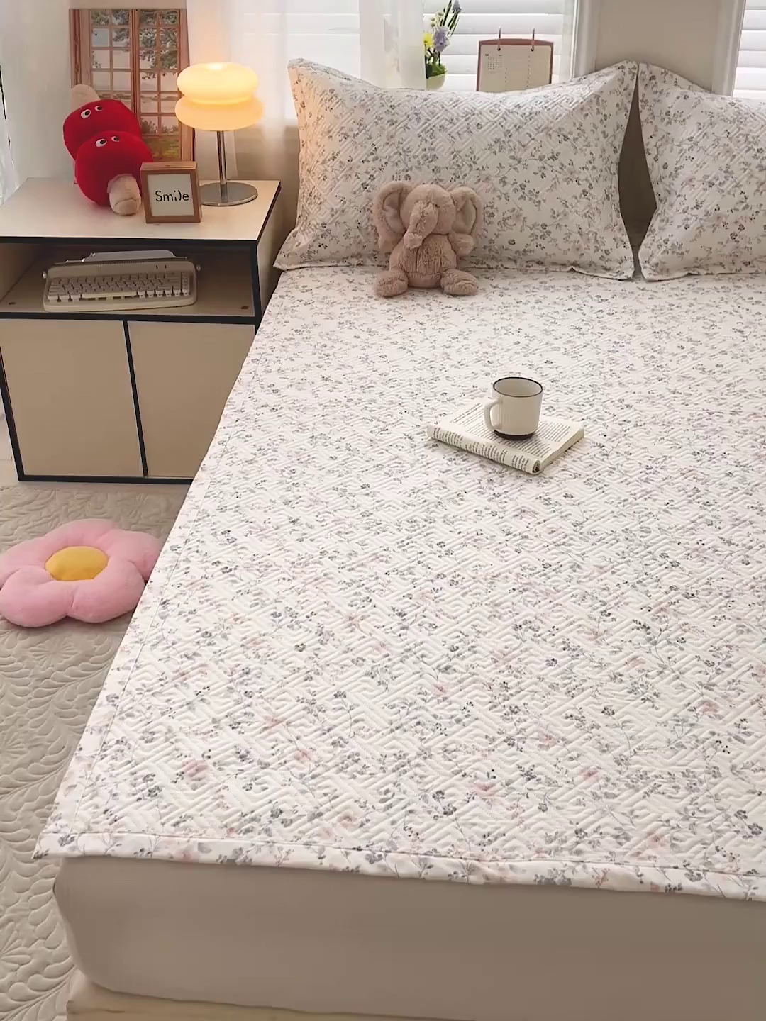 91家纺网 家纺一手货源 找家纺 忆生活家纺 2026新款A类全棉老粗布软凉席夹棉床盖可机洗 叶语