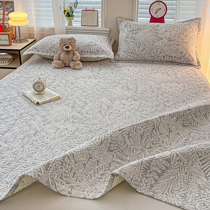 91家纺网 家纺一手货源 找家纺 忆生活家纺 2026新款A类全棉老粗布软凉席夹棉床盖可机洗 枝繁叶茂