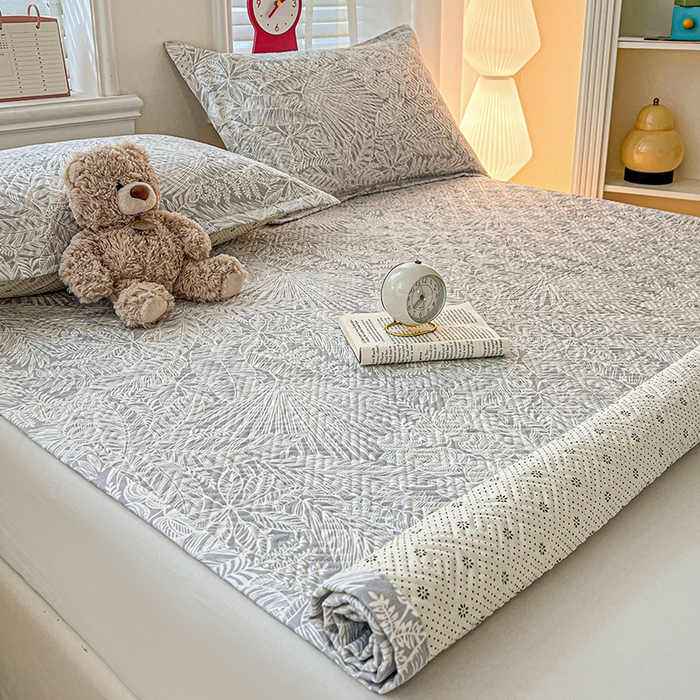 91家纺网 家纺一手货源 找家纺 忆生活家纺 2026新款A类全棉老粗布软凉席夹棉床盖可机洗 枝繁叶茂