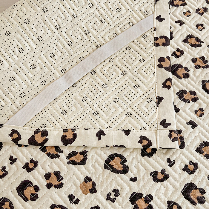 91家纺网 家纺一手货源 找家纺 忆生活家纺 2026新款学生床全棉老粗布软凉席夹棉床盖 豹纹