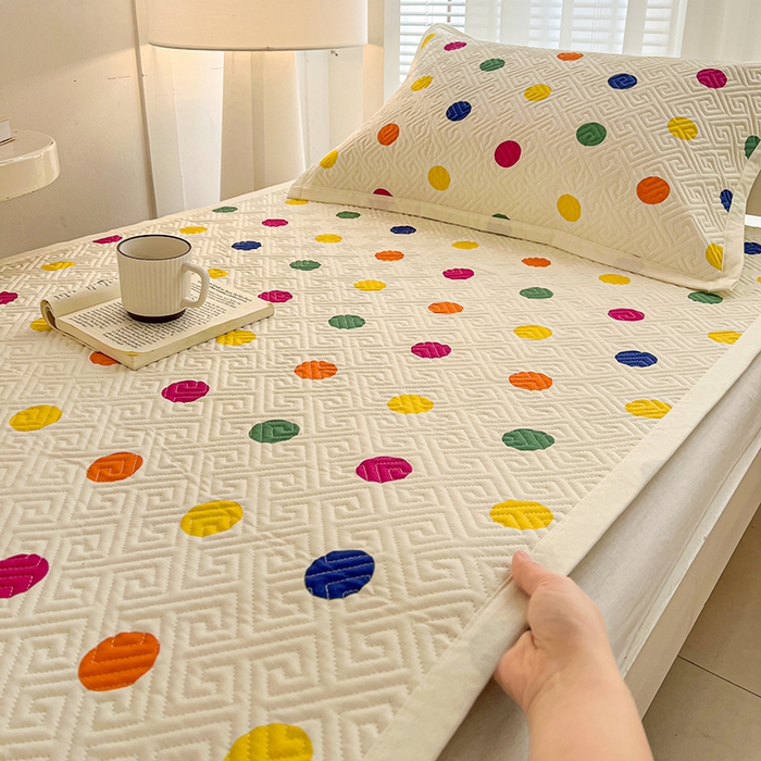 忆生活家纺 2026新款学生床全棉老粗布软凉席夹棉床盖 彩色波点
