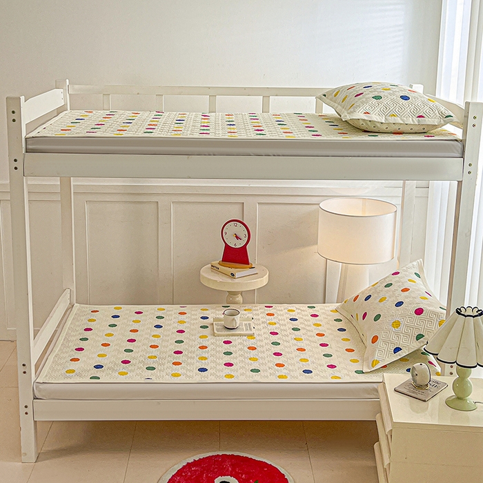 91家纺网 家纺一手货源 找家纺 忆生活家纺 2026新款学生床全棉老粗布软凉席夹棉床盖 彩色波点