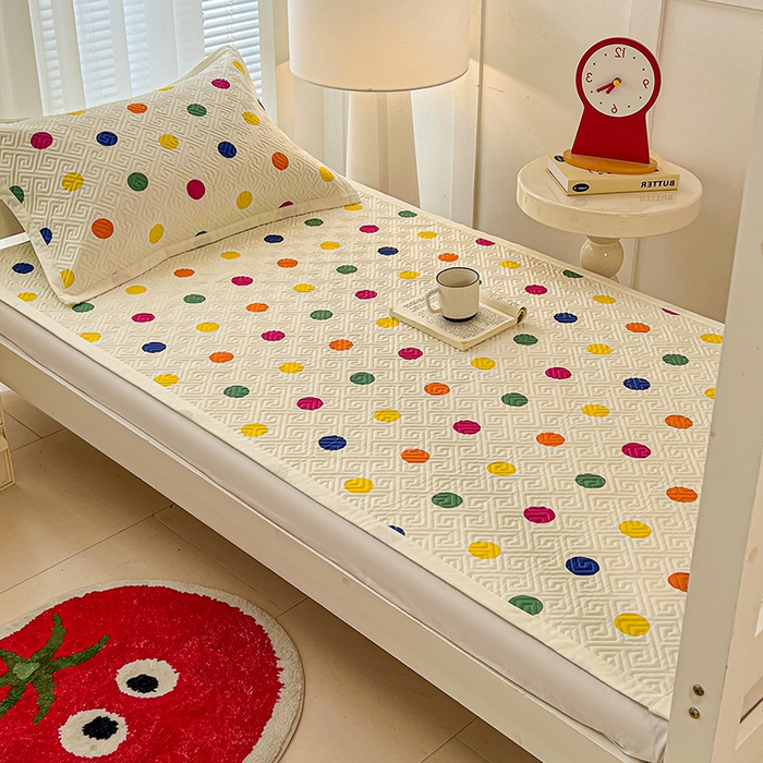 91家纺网 家纺一手货源 找家纺 忆生活家纺 2026新款学生床全棉老粗布软凉席夹棉床盖 彩色波点