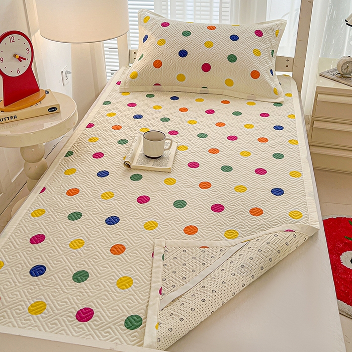 91家纺网 家纺一手货源 找家纺 忆生活家纺 2026新款学生床全棉老粗布软凉席夹棉床盖 彩色波点