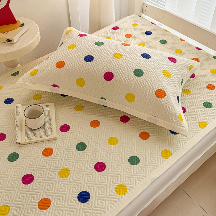 91家纺网 家纺一手货源 找家纺 忆生活家纺 2026新款学生床全棉老粗布软凉席夹棉床盖 彩色波点