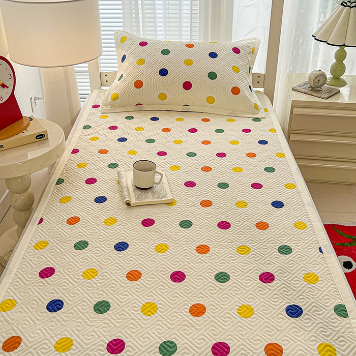 91家纺网 家纺一手货源 找家纺 忆生活家纺 2026新款学生床全棉老粗布软凉席夹棉床盖 彩色波点