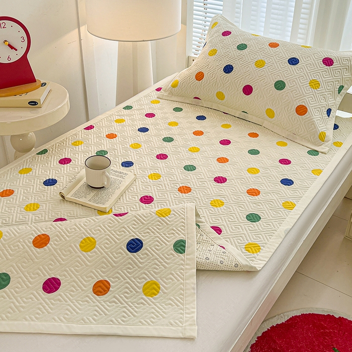 91家纺网 家纺一手货源 找家纺 忆生活家纺 2026新款学生床全棉老粗布软凉席夹棉床盖 彩色波点